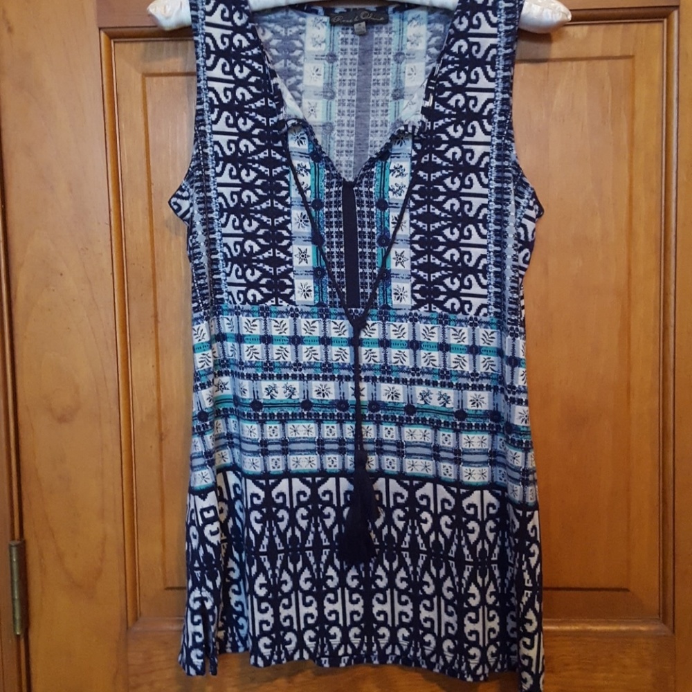 **SALE**Pretty sleeveless top